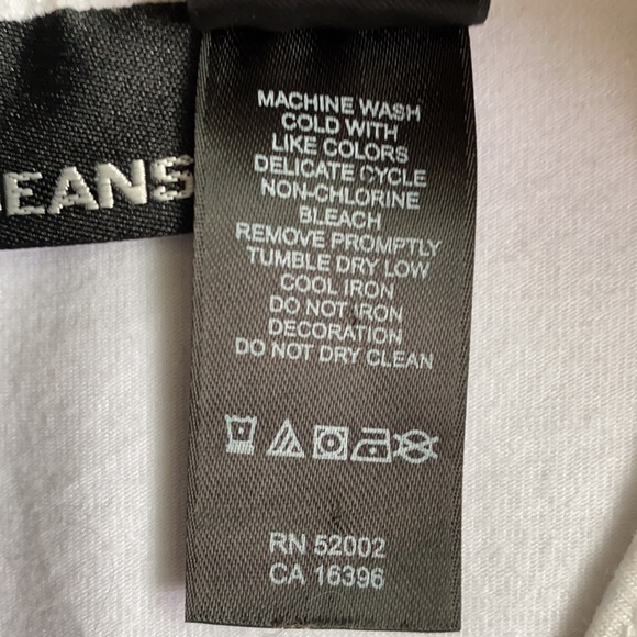 DKNY Jeans Sleeveless Top Flattering Swoop Bottom - Picture 5 of 6